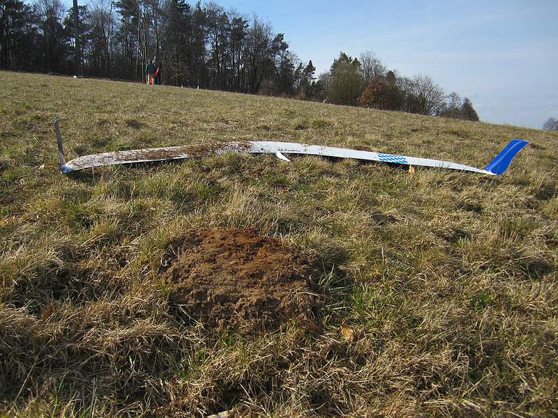 KleinIMG_1222.jpg (198.08 KiB) 1927 mal betrachtet X-mess ist kein Flugzeug, sondern eine landwirtschaftliche Maschine zur Höhenregulierung von Maulwurfhaufen