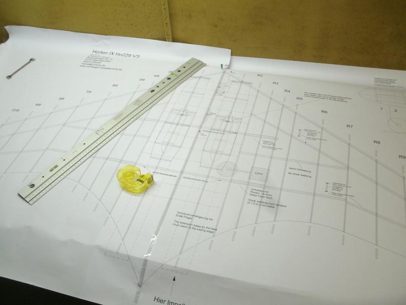 Der getrennte und wieder zusammengeklebte Plan, damit ich eintgeilig bauen kann