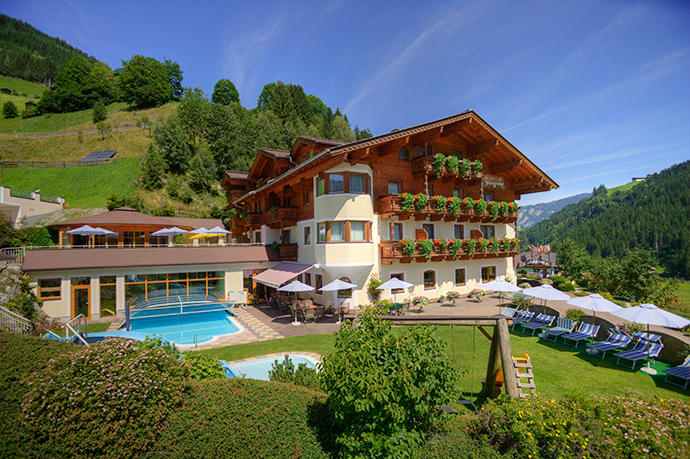 erstmal ein Hotel in guter Lage zur Gondel und zum enspannen nach einem Flugtag gesucht