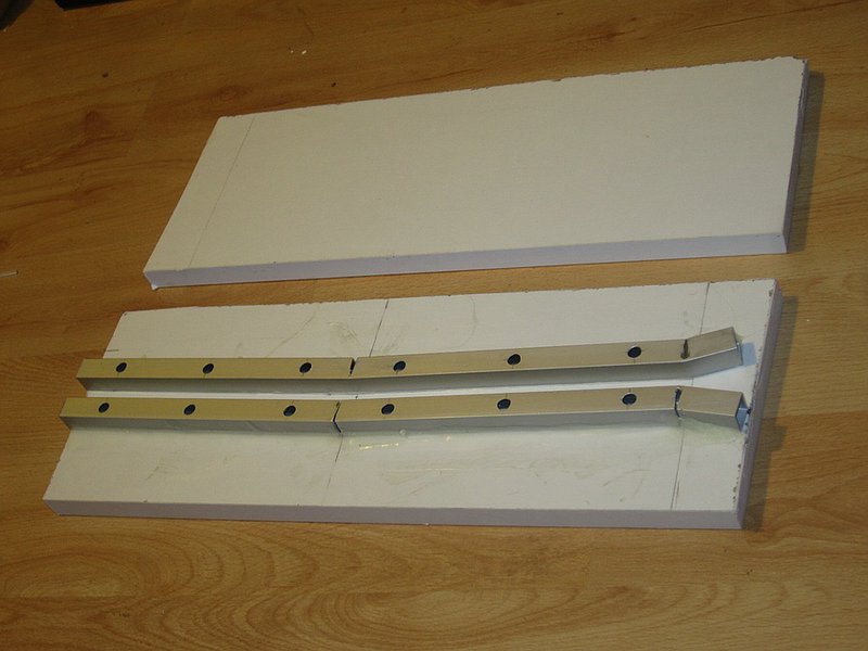 Am nächsten Tag Profile gebohrt und Teile verschraubt.