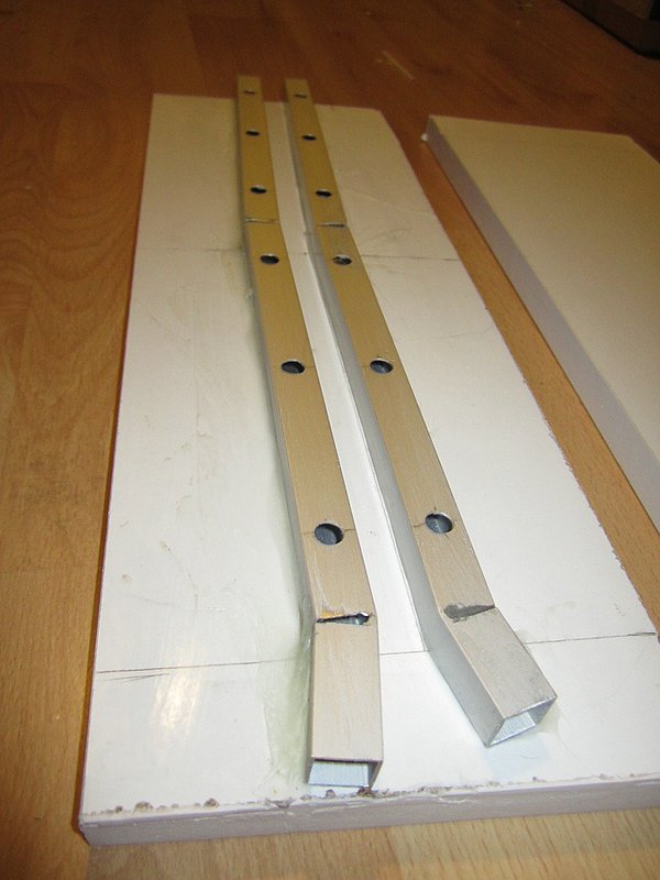 Von dieser Seite wird der Rovingstrang nachher eingezogen und jetzt kommt da die nächste Wachsschicht drauf, es ist die vierte von sechs plus zuletzt ein Mal PVA