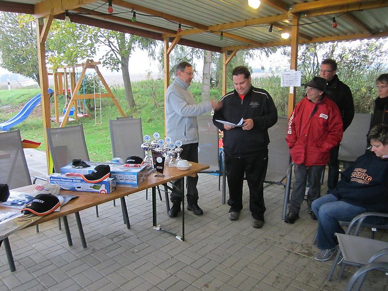 KleinIMG_5349.jpg (196.35 KiB) 13845 mal betrachtet Danke an die Helfer und Organisatoren und an Stefan Höllein für die gespendeten und verlosten Sachpreise.