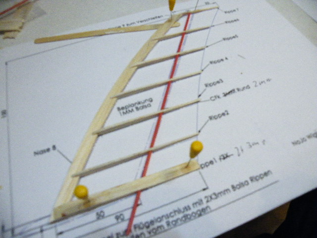 Filigrane Arbeit auf dem Bau Brett