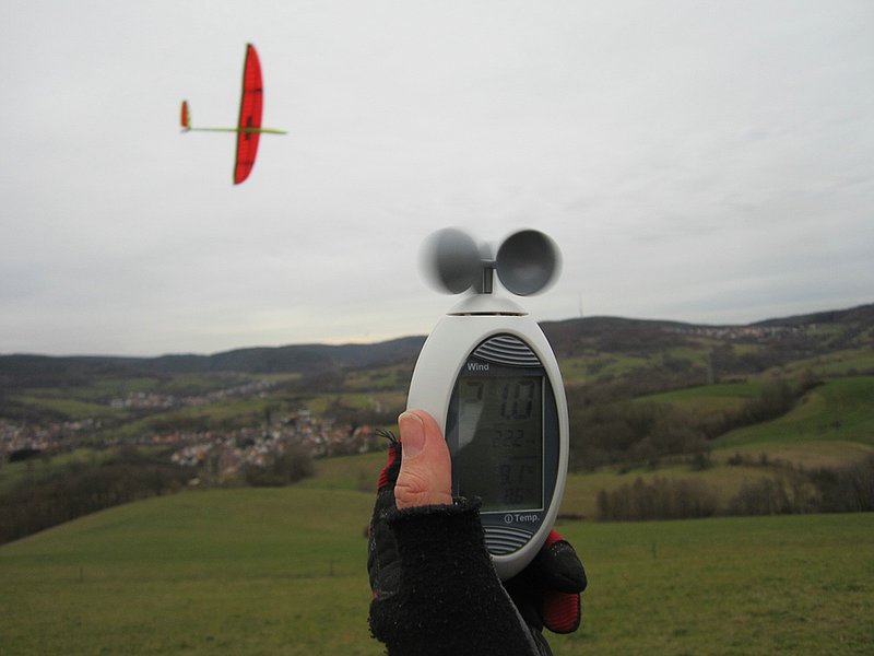 ...nur 21 km/h Wind beim GezoRES-V-Erstflug.....nix mit 25!