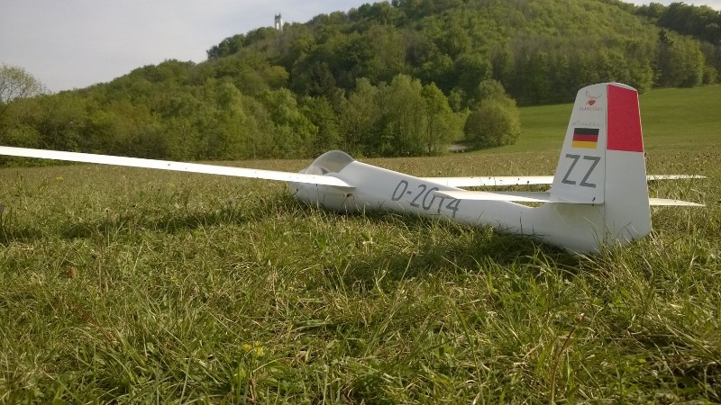 Das Fluggeraet einmal von schraeg hinten...