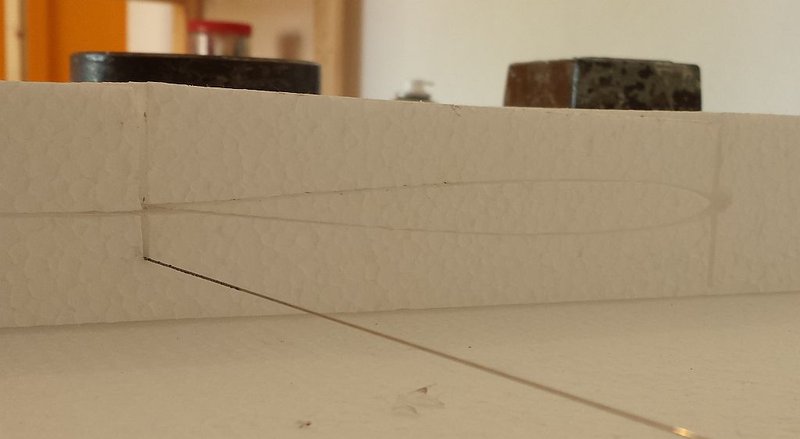 Man sieht schön das Loch, daß dank doofer Software in den Schaum gebrannt wurde statt der Nasenleistenform...