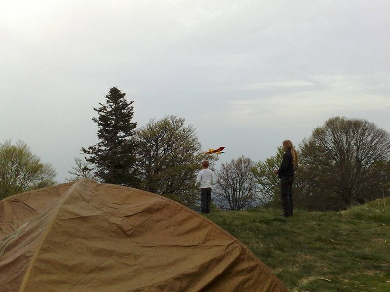 23042011442.jpg (80.32 KiB) 1872 mal betrachtet Schaum zwischen Bäumen