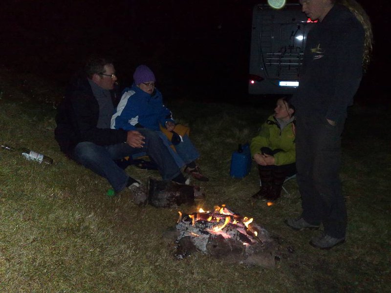 24042011445.jpg (83.45 KiB) 1877 mal betrachtet Lustiges gequatsche am Feuer!!!
