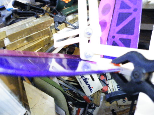 Schablone einfach mit einer zwinge aufgespannt funktioniert auch bei rippenleitwerk