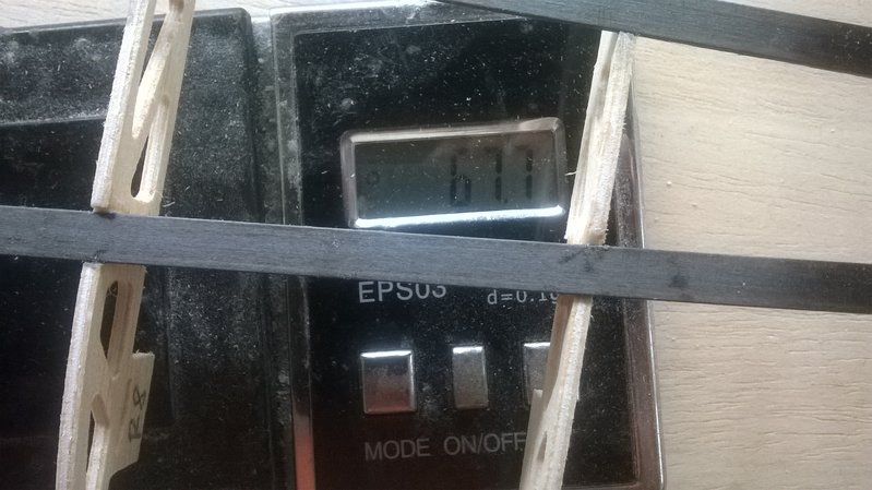 27 Gewicht Fläche Mit Nasenleiste Cfk Holm Oben.jpg