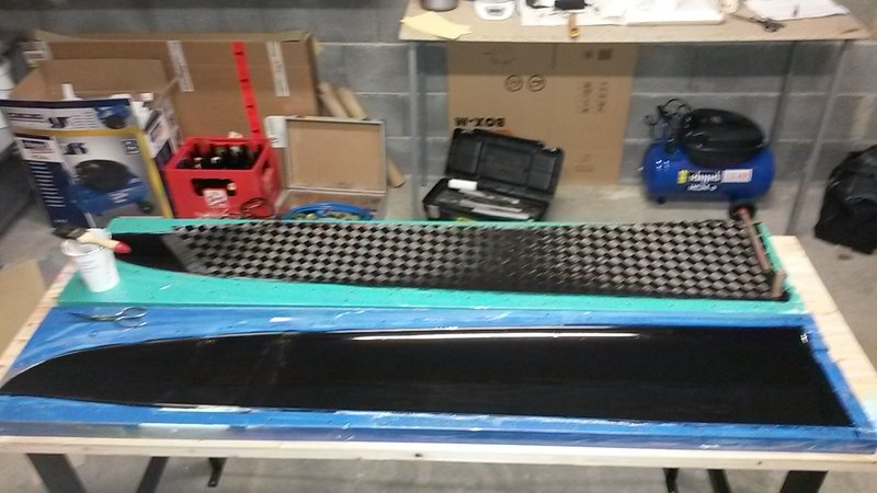 Schwarz eingefärbtes Harz für die Sichtkohle