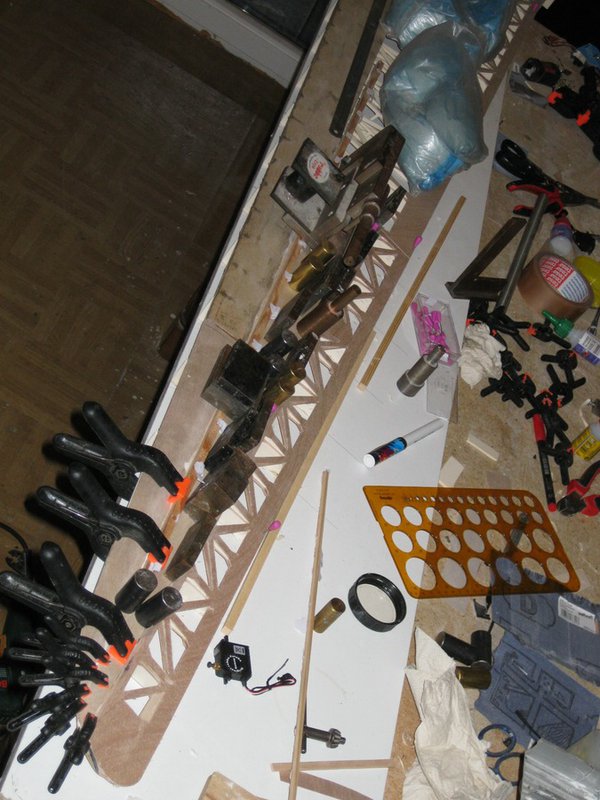 Fertigstellen der Unterseitenbeplankung