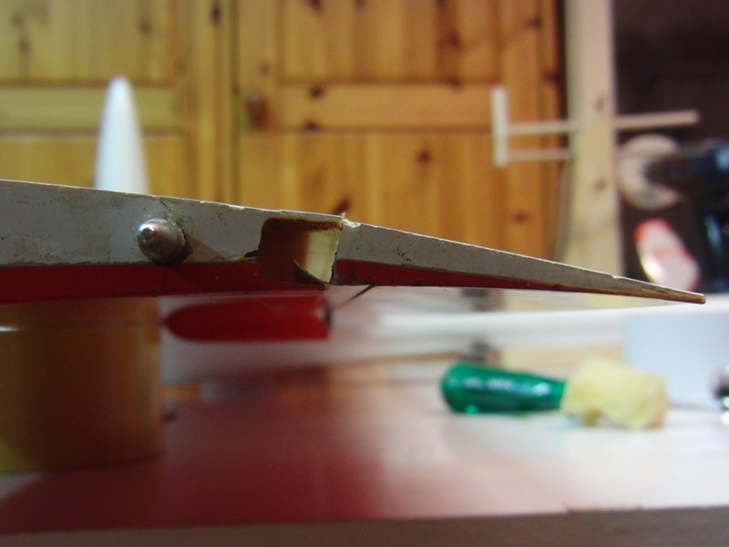 029.jpg (354.41 KiB) 7725 mal betrachtet Klappe an Rumpfanformung angepasst.