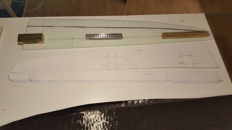 Steg beschnitten und mit Tesa versehen