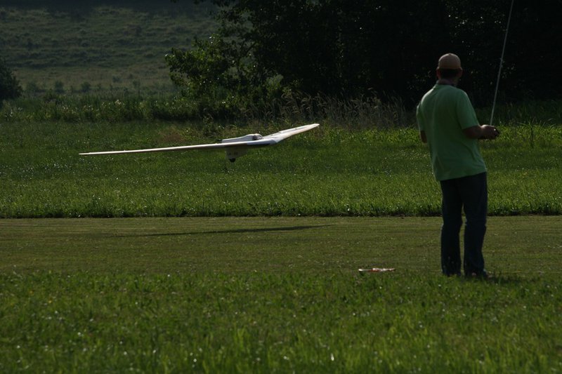 nochmal die Ho IIIe, das Modell wurde 2010 bei einem Frontalzusammenstoß mit einem EasyGlider sehr schwer beschädigt und ist wohl nicht mehr zu reparieren