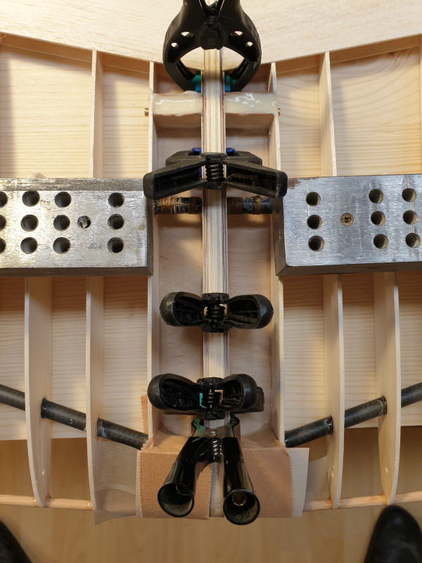 20210403_181359_copy_1200x1600.jpg (372.75 KiB) 5855 mal betrachtet Verkleben der Torsionsstifte