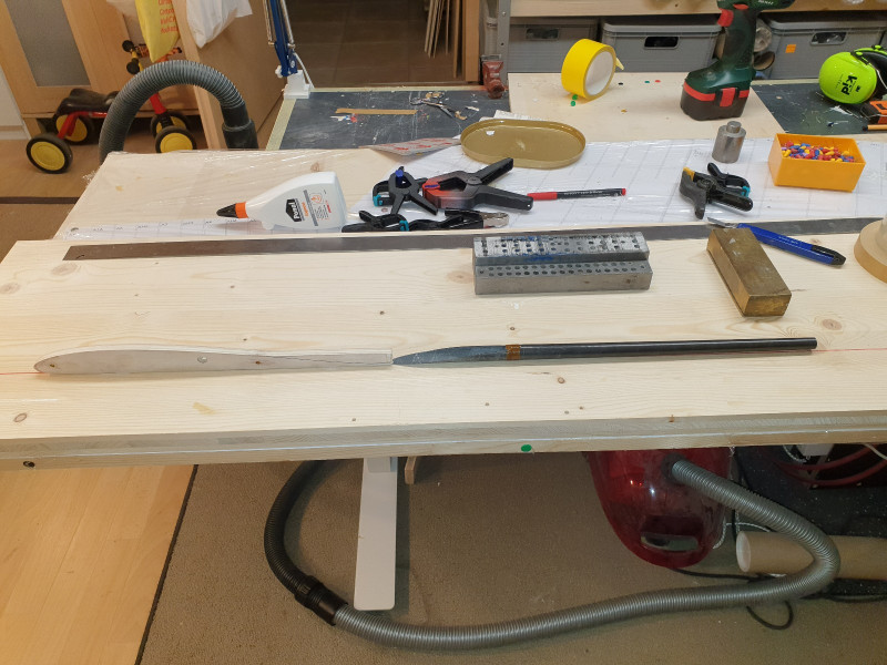 20210405_231610_copy_1600x1200.jpg (442.53 KiB) 5840 mal betrachtet Verkleben des Leitwerksträgers