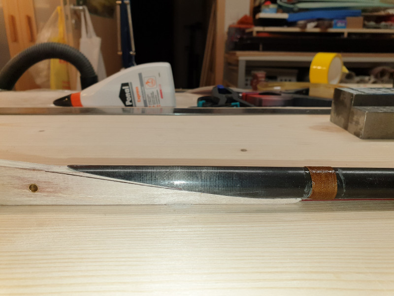 20210405_231625_copy_1600x1200.jpg (322.71 KiB) 5842 mal betrachtet Verkleben des Leitwerksträgers