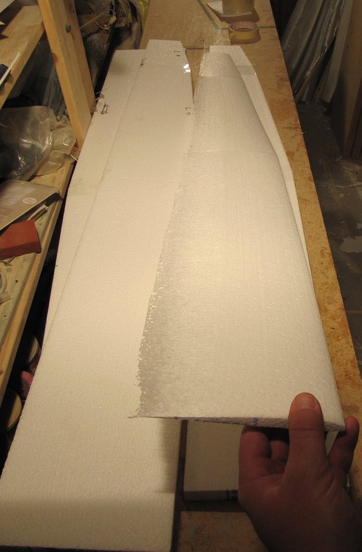 Kerne mit Malerkrepp, Ober- und Unterschale mit (durchsichtigem) Paketband verklebt, Nasenleiste als Bezugspunkt nehmen