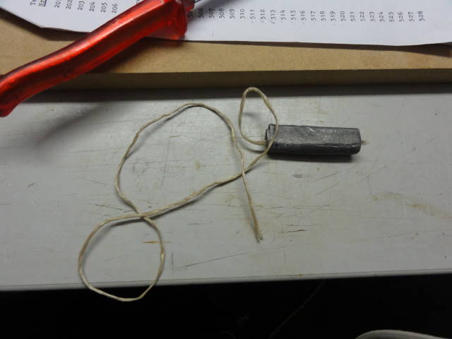 gut dass das Blei am Strippe hängt, ist einfacher heraaus zu nehmen.