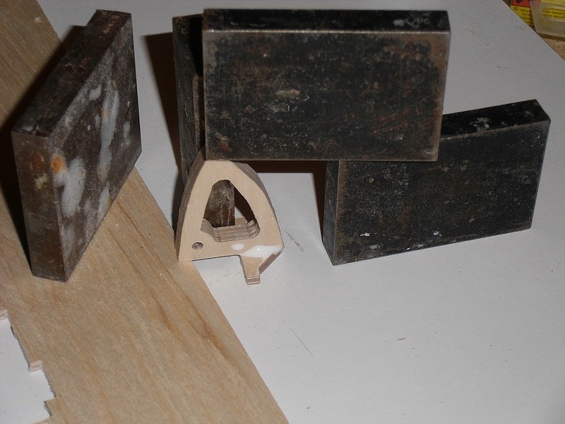 Vorderer Flächenhaltepylon