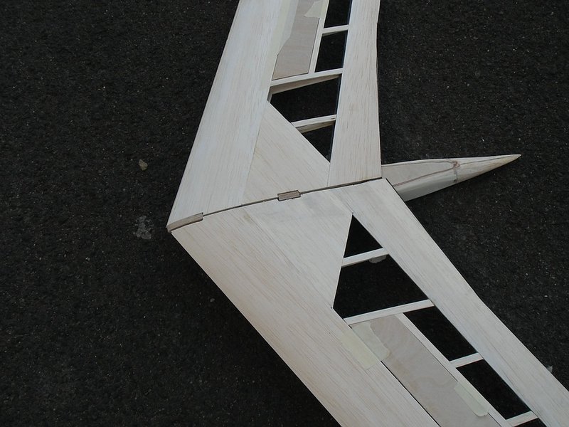 An der Flächensteckung und Flügelpassung ist noch etwas anpassungsarbeit notwendig, aber ansonsten macht das einen sehr guten und praktischen Eindruck