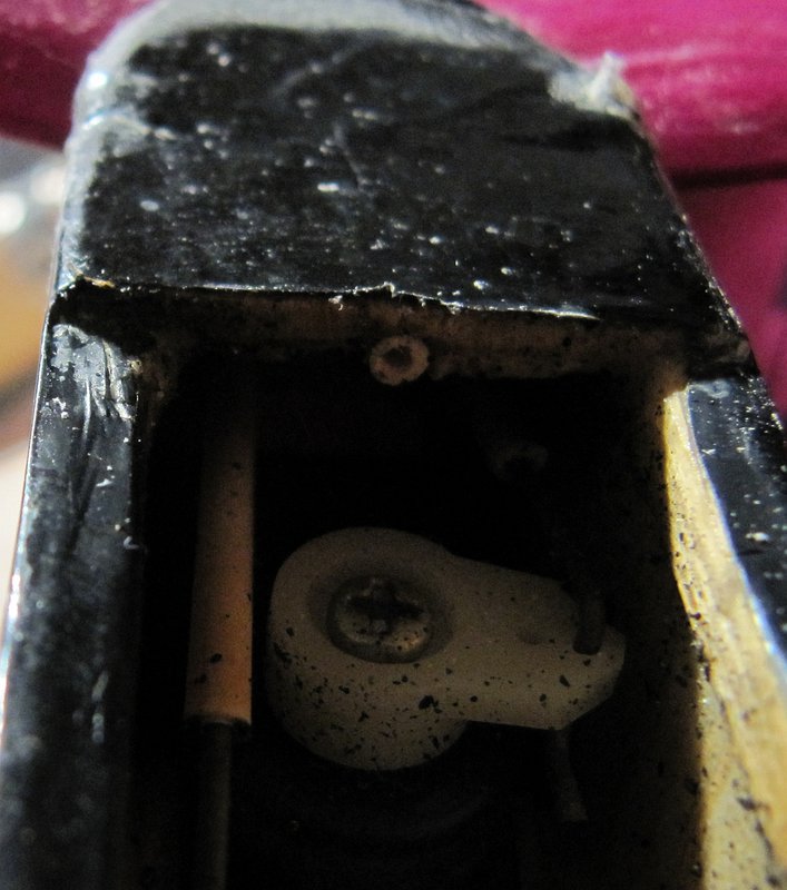 Der schwarze Schlonz ist noch vom Lipo-Brand...