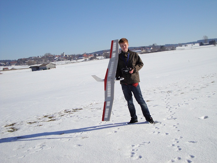 Stolzer Erbauer nach erfolgreichem Erstflug :-)