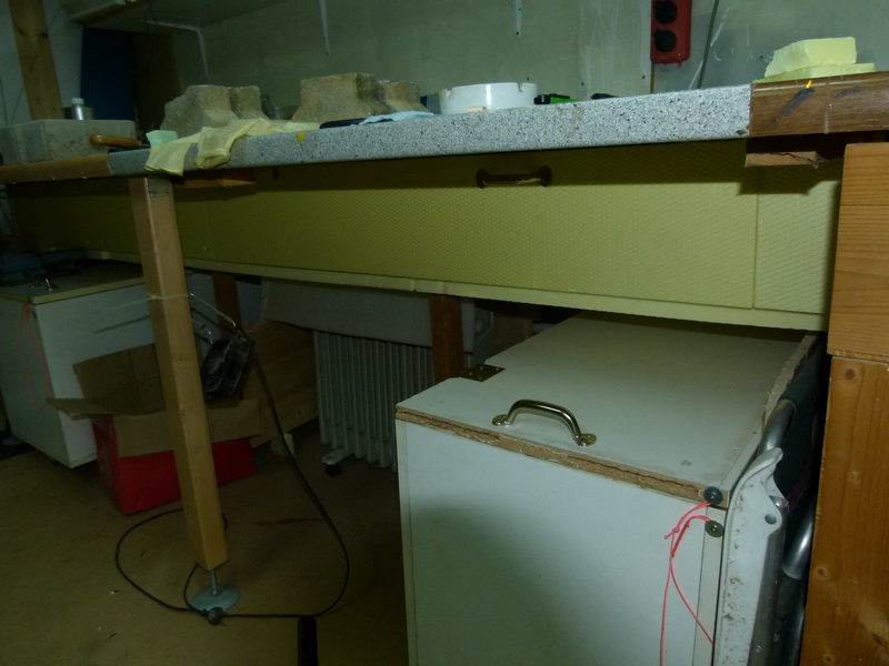 geschlossen! <br /><br />Der elektrische ölradiator macht bei  voll aufgdrehtem Thermostaten immerhin 64° in der Box gemessen am letzten ende!