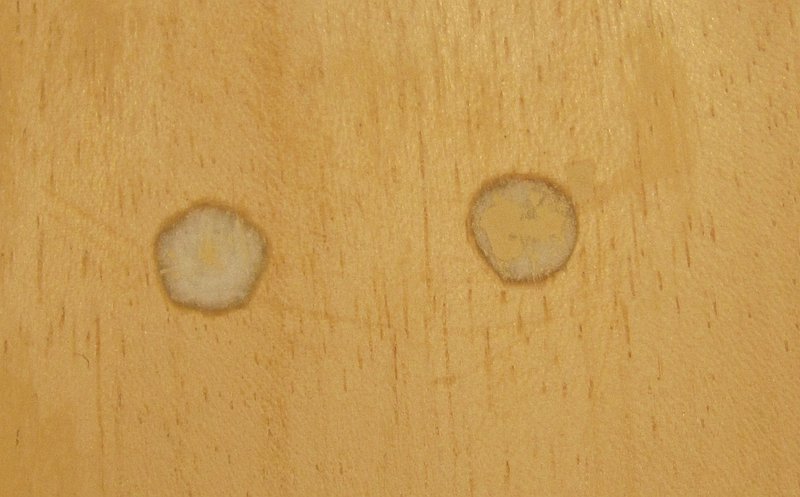 Befestigungsbereich --> 8mm Loch, nur auf der Unterseite, Styro großräumig rauspopeln, entstandenen Hohlraum auffüllen mit Harz/Glasschnitzel/ganzkleinwenig Baumwollflocken-Mumpe, fertig. Jetzt kann man auch Gewinde reinschneiden ohne Gefahr.