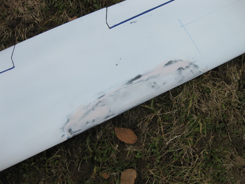 Reparaturstelle linker Flügel