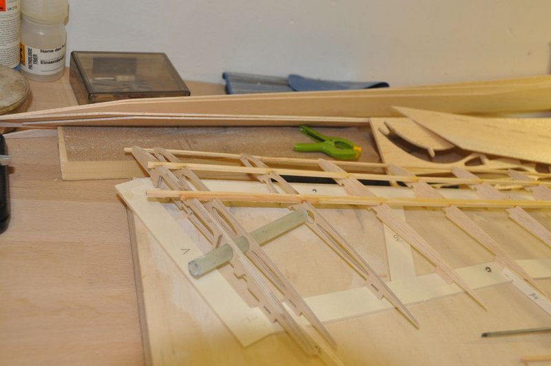 Ares10.jpg (106.65 KiB) 3930 mal betrachtet Die 3 Löcher für die Holmsteckungen sind nicht in der Flucht