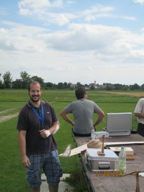 Michi flog trotz Verletzung