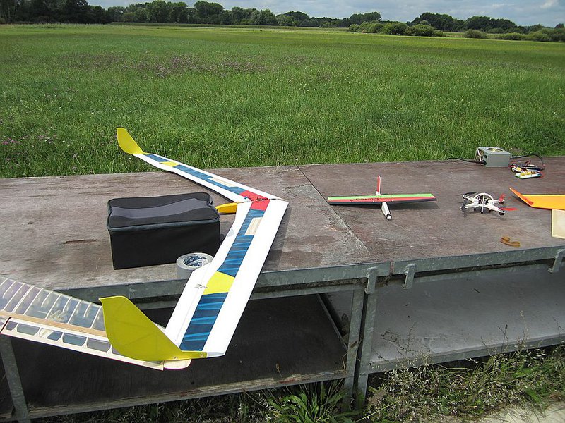 Florians Ares vor dem Erstflug und ein Eisvogel von den Küstenfliegern