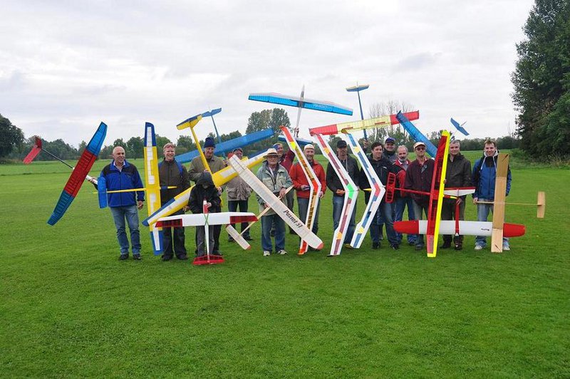 Gruppenbild vor den ersten Flügen