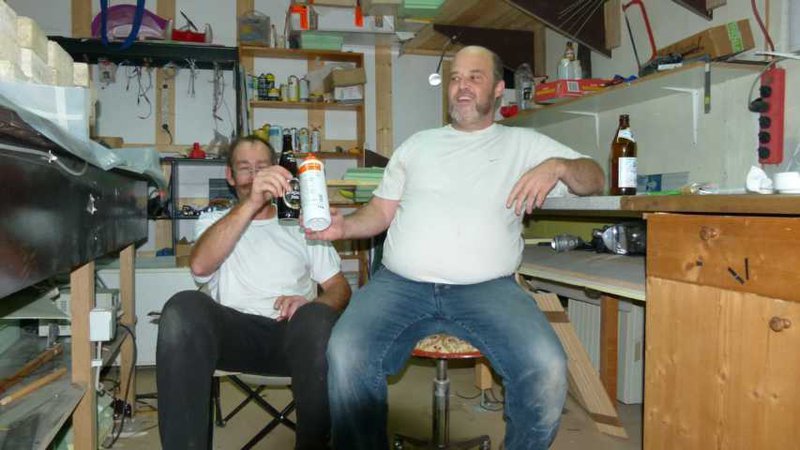K640_P1010920.JPG (70.6 KiB) 5383 mal betrachtet Der hat keinen Bierbauch das muß der Femacellkosum sein :-)