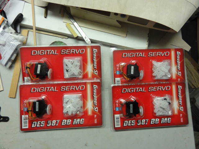 die Flügelservo´s sind angekommen, bald anfang Bau Flügels