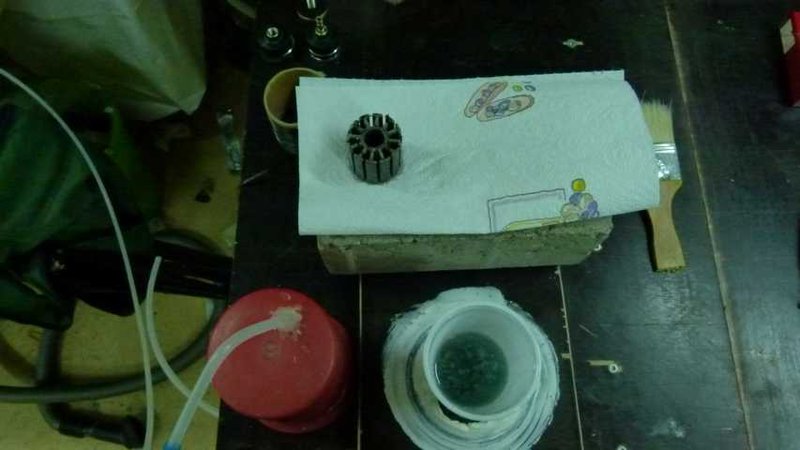 Geharzter Stator nach dem Vakkum