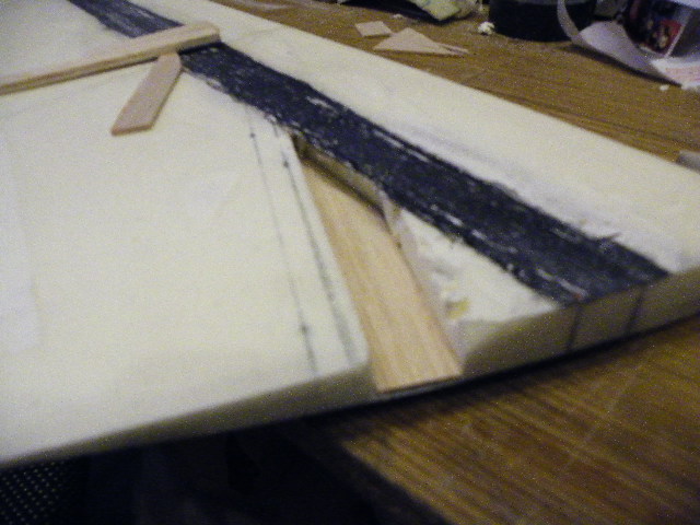 Unterseite mit Balsa